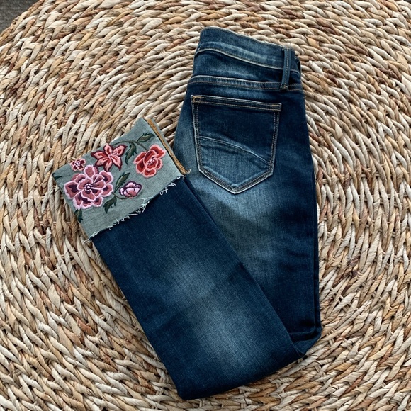 Driftwood Colette Embroidered Cuff Crop Jean - Picture 6 of 13